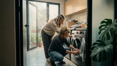 Vinagre y bicarbonato en la lavadora: el truco de la espuma… y lo que sí desincrusta